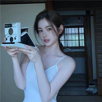 她在这里
